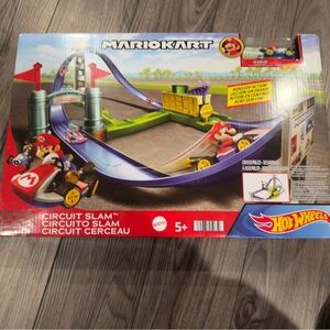 Hot Wheels Mario Kart Circuit Slam Playset